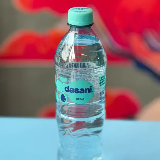 Agua sin gas